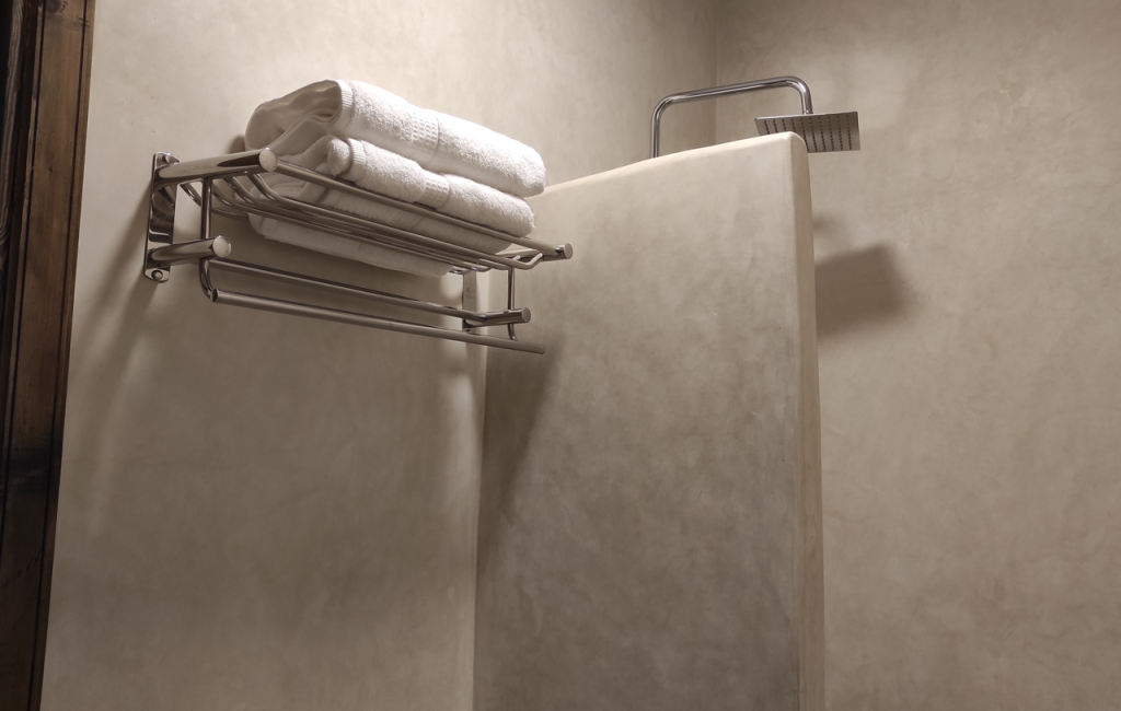 Hamal Room shower